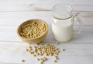 Egészségesebb tejtermékek fejlesztésébe kezd a KE és a Fino-Food