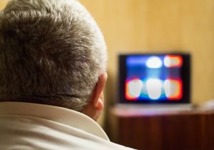 A sok tévézés növeli a bélrák kialakulásának kockázatát