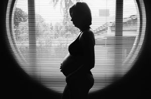 Súlyos károsodást okozhat, ha a kismama csak a pozitív terhességi teszt után teszi le a cigarettát